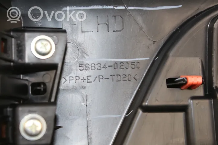 Toyota Auris E180 Vaihteenvalitsimen kehys verhoilu muovia 5882102890B