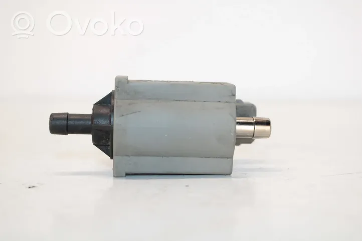 Audi TT Mk1 Turboahtimen magneettiventtiili 078906283A