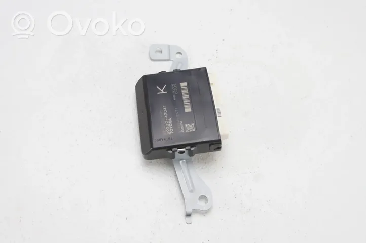 Toyota RAV 4 (XA40) Durų elektronikos valdymo blokas 89222-42041