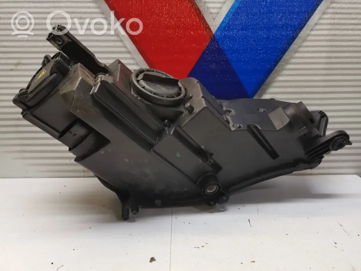 Audi A4 S4 B9 Lampa przednia 8W0941005A