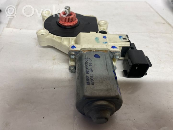 Ford Focus Moteur de lève-vitre de porte avant 929555101