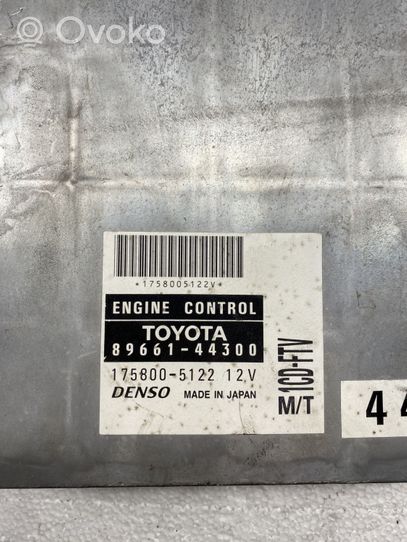 Toyota Avensis Verso Moottorin ohjainlaite/moduuli 8966144300