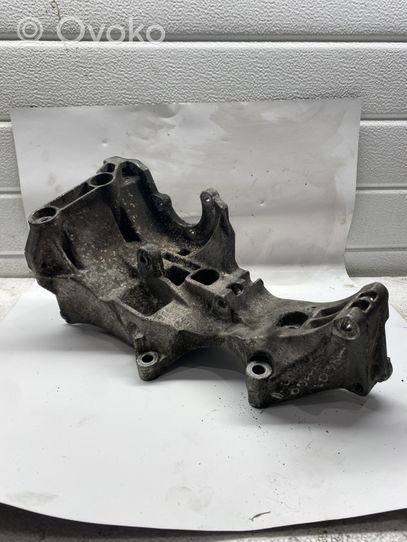 Audi A4 S4 B7 8E 8H Supporto di montaggio della pompa del servosterzo 030903143D