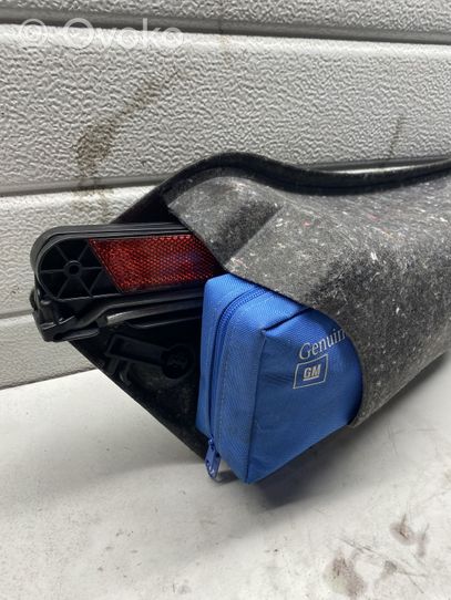 BMW 1 E81 E87 Trousse de premiers secours 