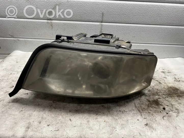 Audi A6 S6 C5 4B Lampa przednia 15592300