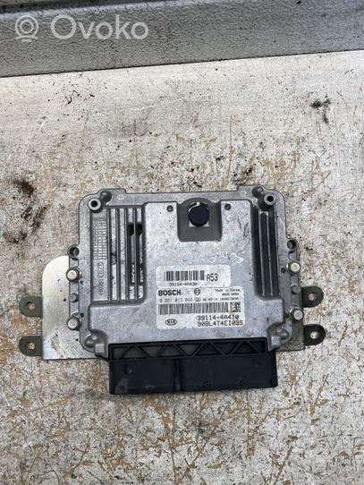 KIA Sorento Sterownik / Moduł ECU 0281013048