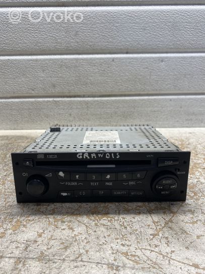 Mitsubishi Grandis Unité principale radio / CD / DVD / GPS 8701A080