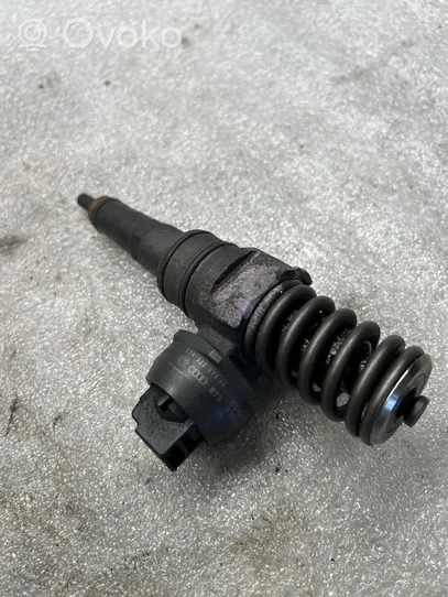 Volkswagen Golf V Injecteur de carburant 038130073AG