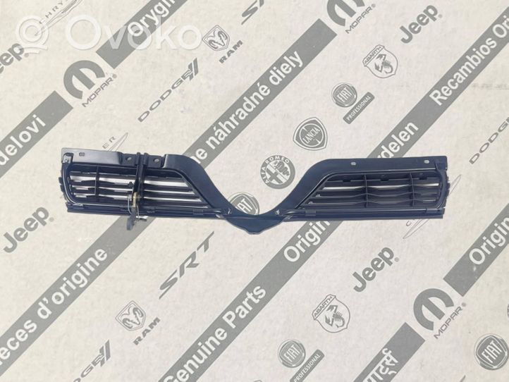 Alfa Romeo 164 Griglia superiore del radiatore paraurti anteriore 96321920