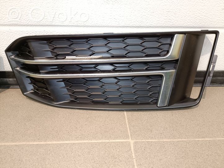 Audi A4 S4 B9 Etupuskurin alempi jäähdytinsäleikkö 8W0807681F