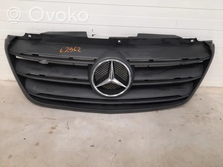 Mercedes-Benz Sprinter W907 W910 Front grill W907