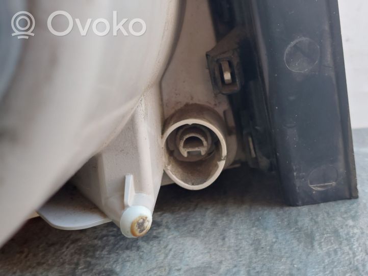 Volkswagen Golf V Lampa tylna 1K6945096E