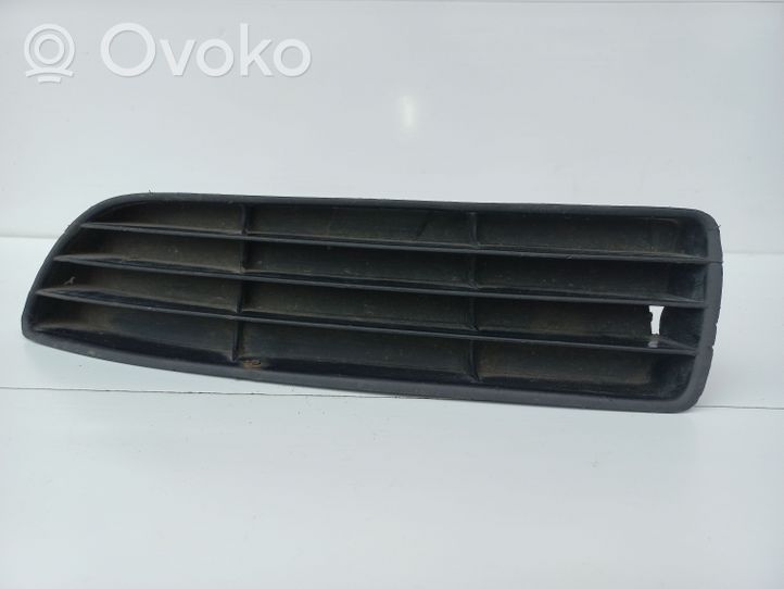 Audi A4 S4 B5 8D Kratka dolna zderzaka przedniego 8D0807345B