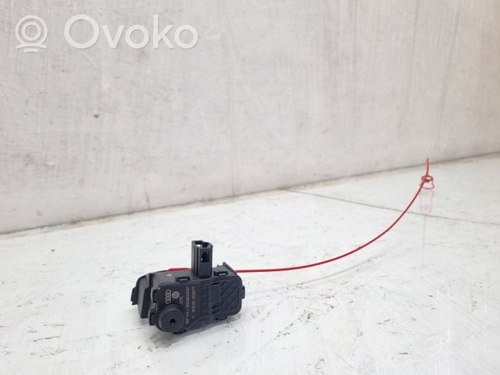 Audi A4 S4 B8 8K Serratura del tappo del serbatoio del carburante 8K0862153C