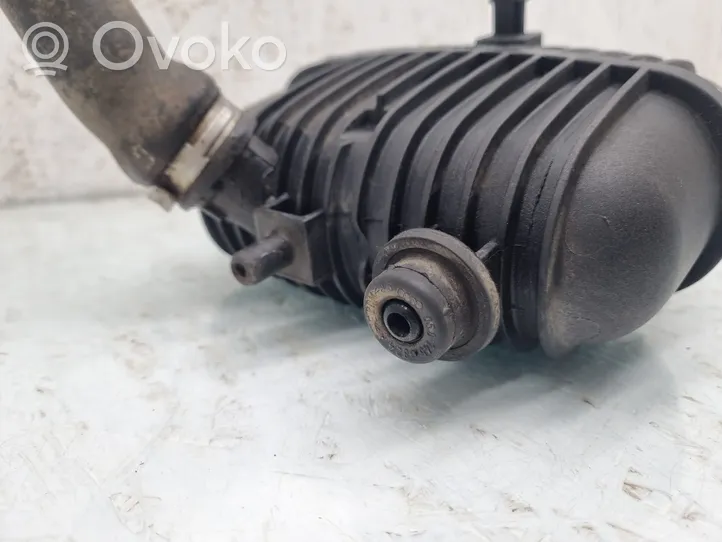 Audi A4 S4 B7 8E 8H Vacuum air tank 8E0129955