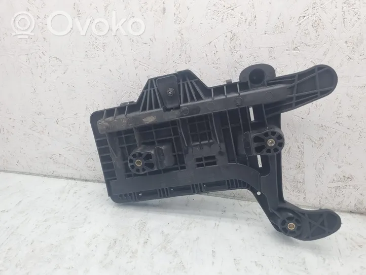 Volkswagen PASSAT B6 Battery tray 1K0915333C