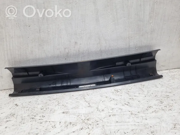 Volkswagen PASSAT B6 Bagāžnieka sliekšņa dekoratīvā apdare 3C9863459