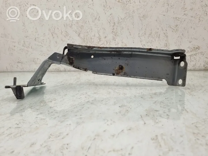 Audi A4 S4 B8 8K Fender mounting bracket 8K0821136B