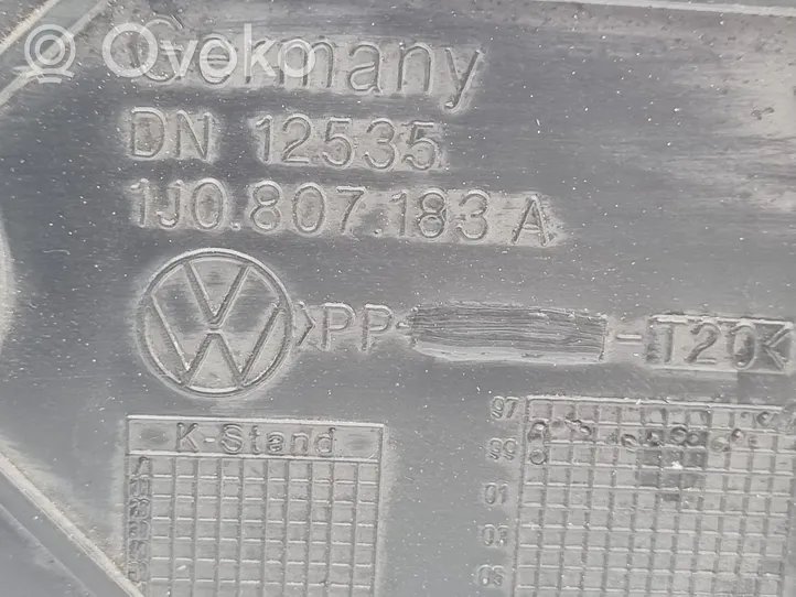 Volkswagen Golf IV Uchwyt / Mocowanie zderzaka przedniego 1J0807183A