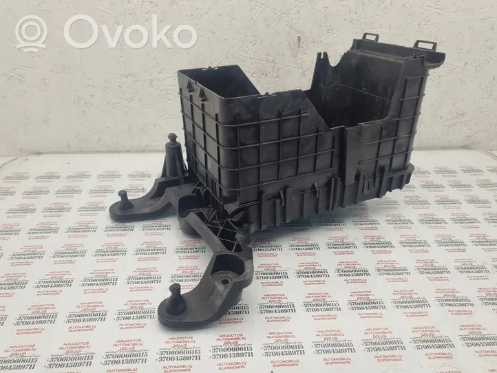 Volkswagen PASSAT CC Battery box tray 1K0915333