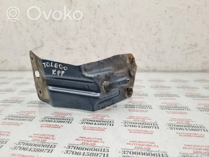 Seat Toledo III (5P) Support de montage d'aile 5P0821135