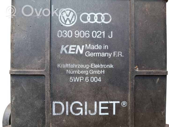 Volkswagen Golf III Motorsteuergerät/-modul 030906021J