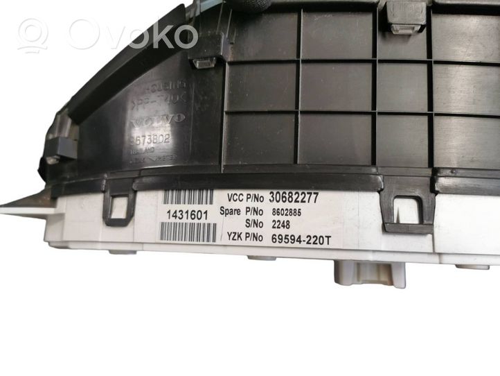 Volvo XC70 Geschwindigkeitsmesser Cockpit 30682277