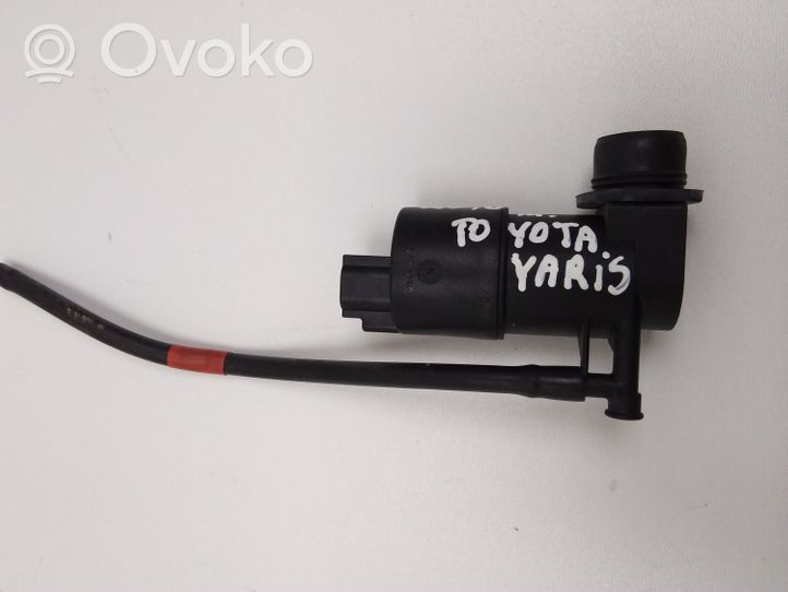 Toyota Yaris Pompa spryskiwacza szyby przedniej / czołowej 653300F021