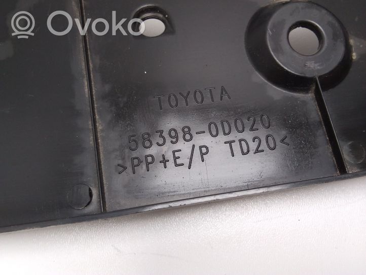 Toyota Yaris Osłona dolna zbiornika paliwa 583980D020