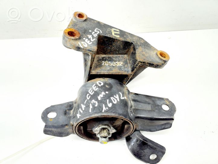 KIA Ceed Supporto di montaggio del motore 21830A5200