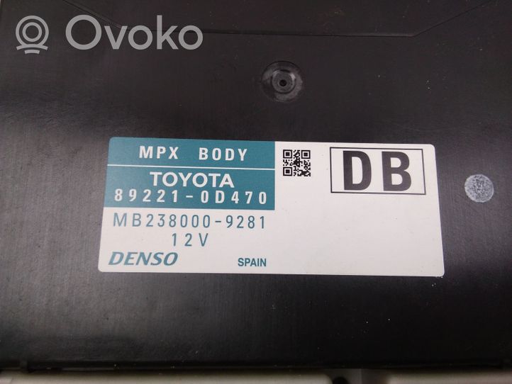 Toyota Yaris Boîte à fusibles relais 892210D470