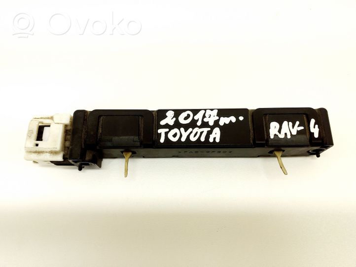 Toyota RAV 4 (XA40) Amplificatore antenna 