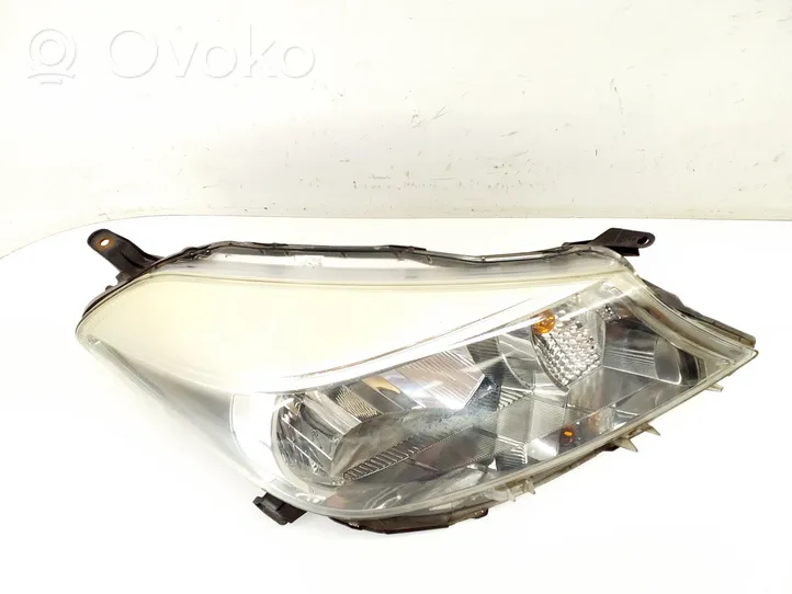 Toyota Yaris Lampa przednia 