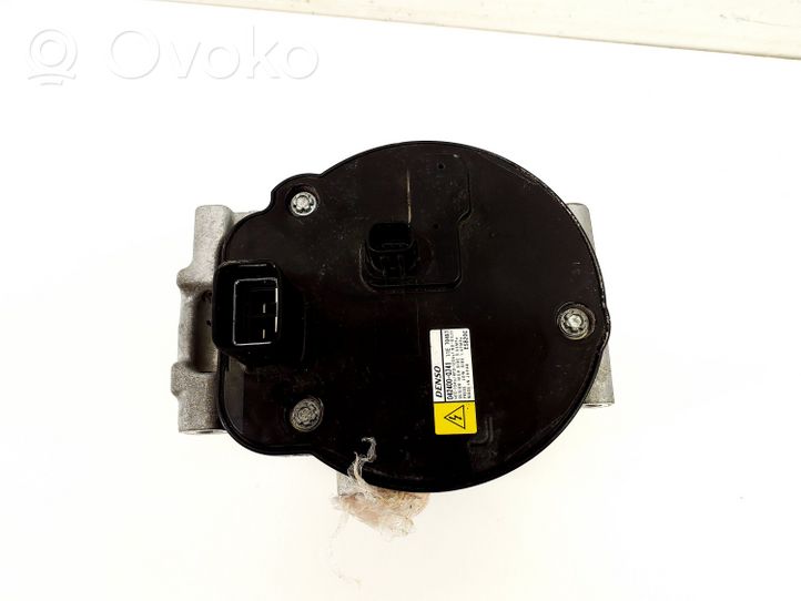 Toyota Yaris XP210 Ilmastointilaitteen kompressorin pumppu (A/C) 0424000741