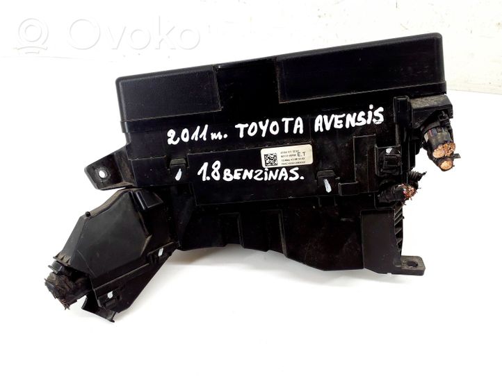 Toyota Avensis T270 Set scatola dei fusibili 8211105F81