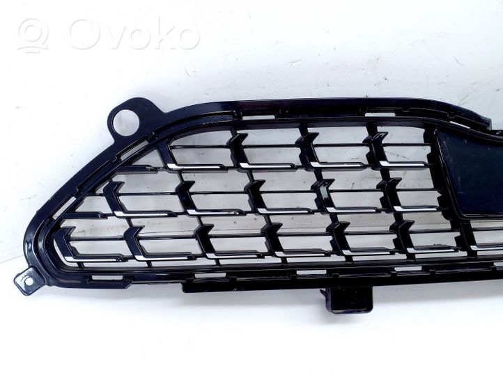 Toyota Yaris Cross Grille calandre supérieure de pare-chocs avant 531110DD00