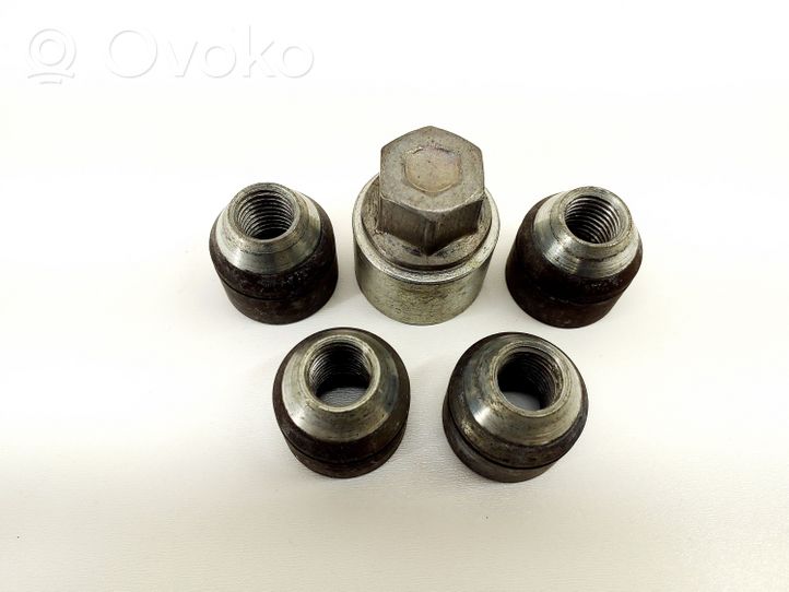 Opel Astra K Anti-theft wheel nuts and lock 