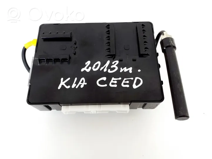 KIA Ceed Korin keskiosan ohjainlaite 95400A2810