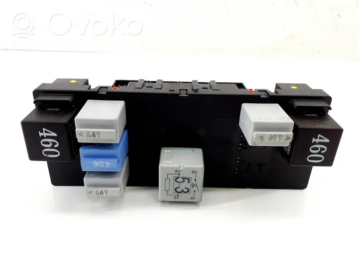 Volkswagen PASSAT CC Relay mounting block 3C8937049E