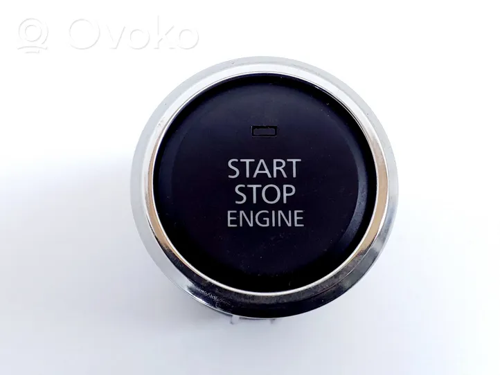 Mazda CX-30 Moottorin start-stop-painike/kytkin 