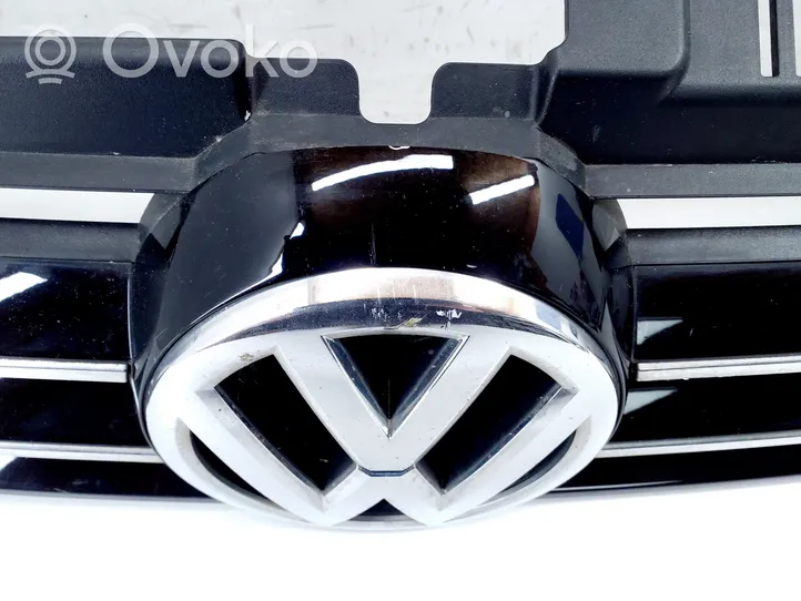 Volkswagen Sharan Griglia superiore del radiatore paraurti anteriore 7N0853653A