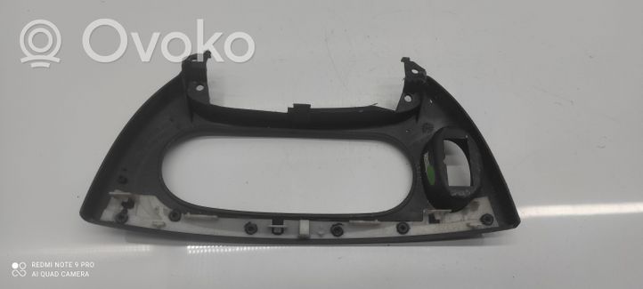 Renault Megane I Konsola środkowa / Radio / GPS 7700841057