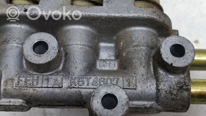 Mazda 323 F Valvola di regolazione del minimo K5T46071