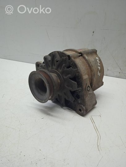 Volkswagen PASSAT B2 Alternator 049903025