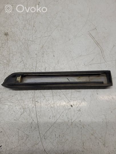 BMW 3 E30 Rivestimento parafango (modanatura) 1876133