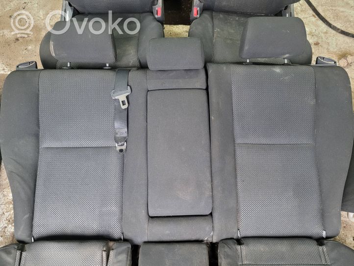 Toyota Avensis T250 Sėdynių komplektas 