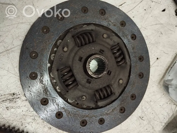 Volkswagen PASSAT B3 Pressure plate 050141117A