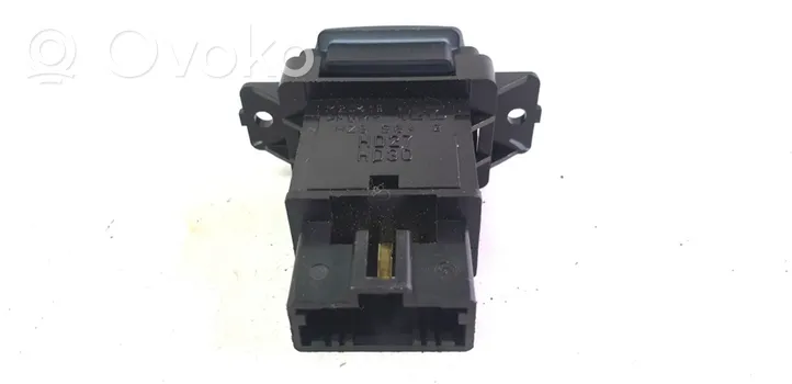 Honda CR-V Tailgate opening switch M20419