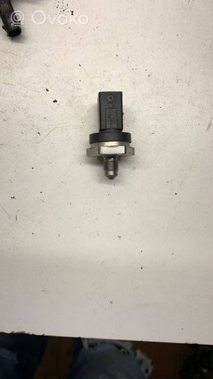 Audi A4 S4 B8 8K Sensore di pressione del carburante 06H906051F