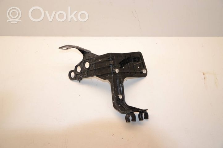 Audi A4 S4 B9 Kita variklio skyriaus detalė 8W0145896P